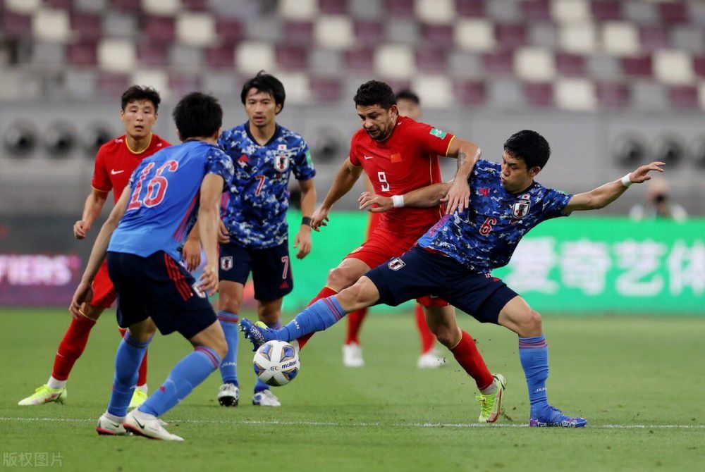 对阵奥格斯堡的比赛，多特U19小将塞缪尔-班巴（Samuel Bamba）将顶替阿德耶米进入球队大名单。